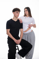 T-Shirt mit V-Ausschnitt und kurzen Ärmeln mit Bündchen aus Baumwolle für den allerhöchsten Tragekomfort